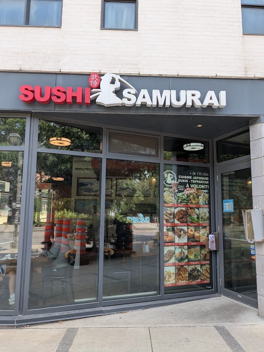 Façade du restaurant Sushi Samurai avec enseigne et affiche buffet à volonté