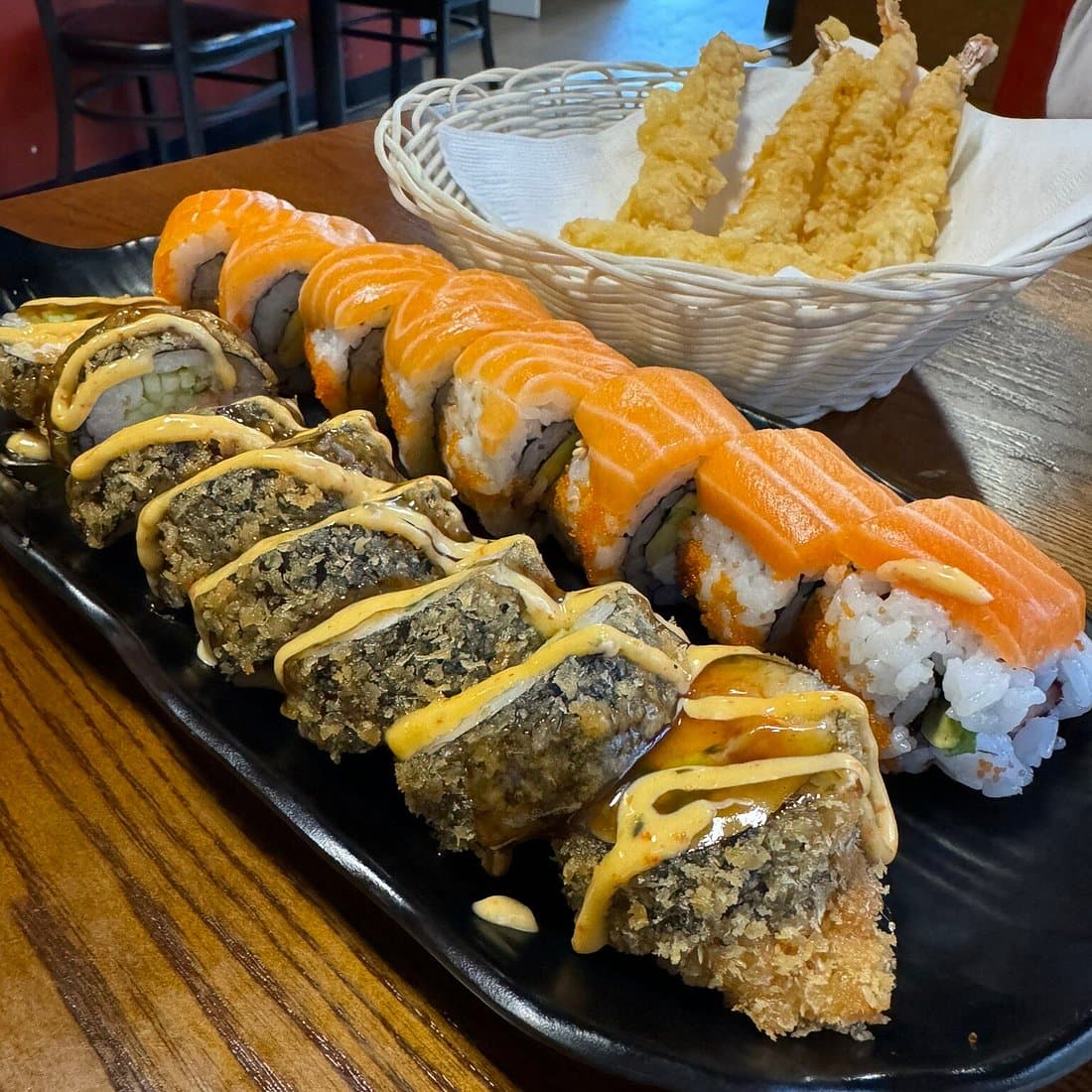Sushi variés et tempura de crevette